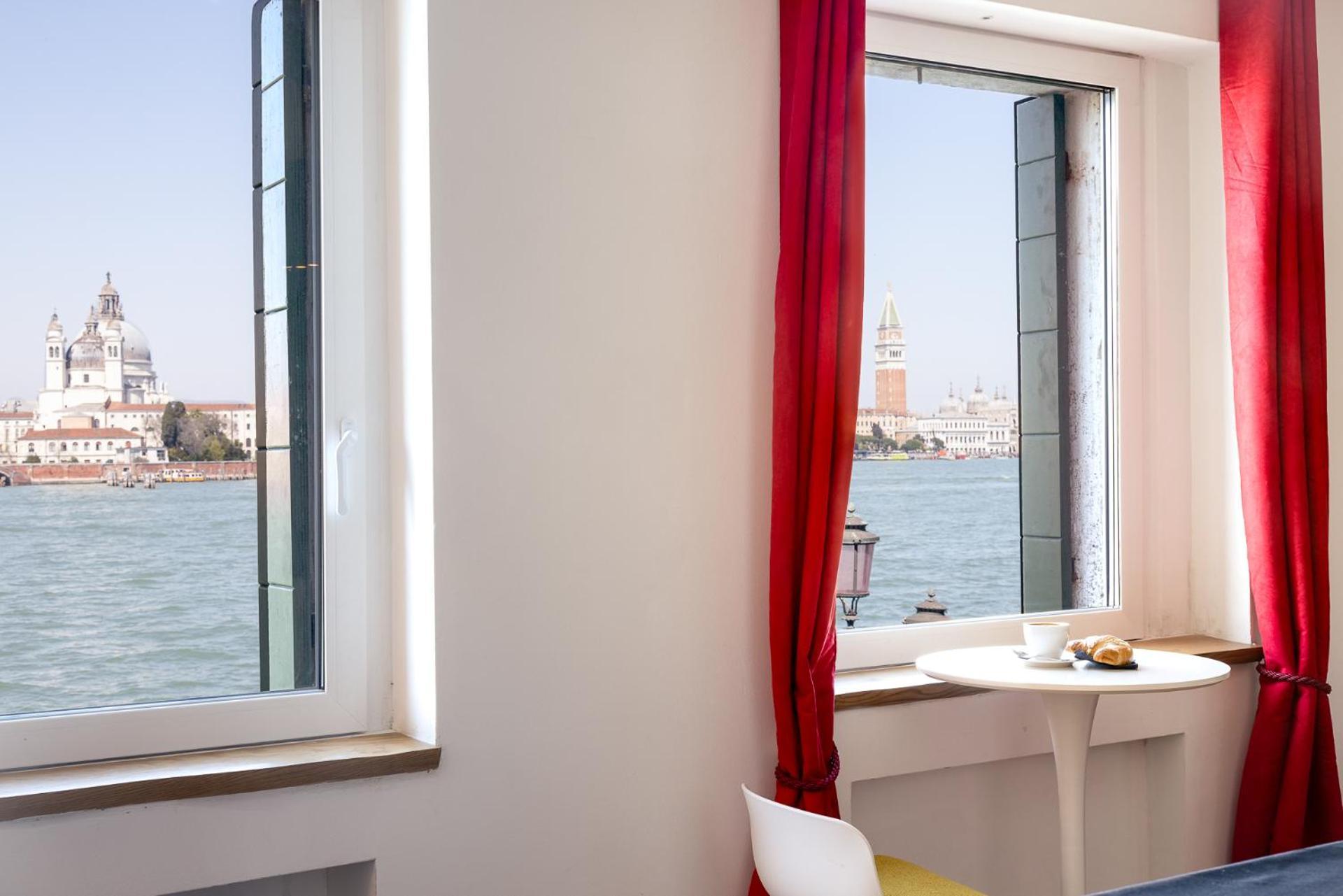 3 Windows On St Mark - Waterfront Apartment 威尼斯 外观 照片